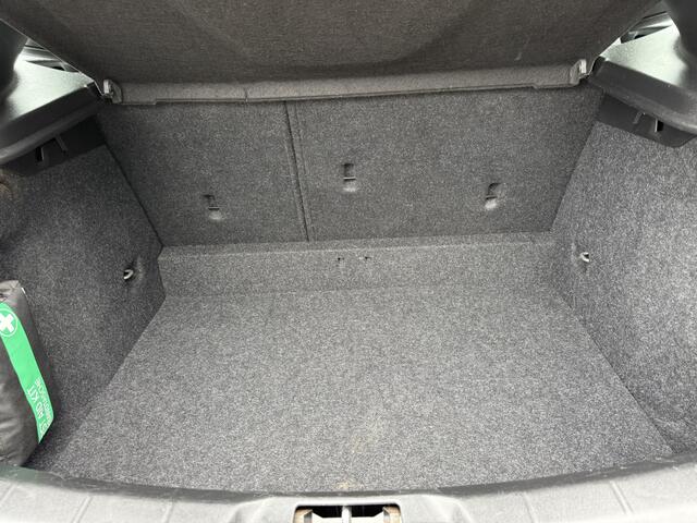 Volvo V40 2.0 T3 Momentum Xenon/LED verl, Navigatie, Parkeersens, Trekhaak, etc..!!