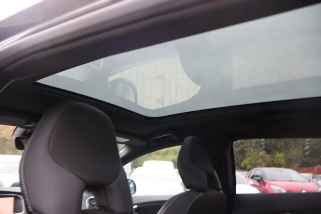 Volvo V40 1.5 T2 Edition+ (NL auto), Navigatie, Panoramadak, Camera, Cruise control, Harman/Kardon soundsystem, Stoelverwarming