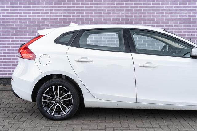 Volvo V40 1.5 T2 Polar+ | Automaat | Navi | Stoelverwarming | Park Assist | Cruise Control | High Performance Audio | Climate Control | Bluetooth | Volvo On Call | DAB |