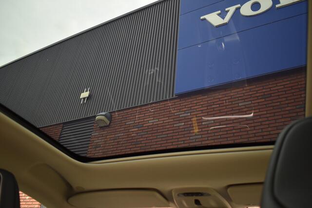 Volvo V40 D2 120PK Nordic+ Luxury | Trekhaak | Keyless Entry | Camera | Standkachel | Volvo on Call |