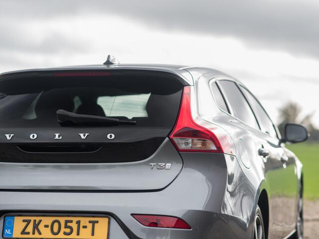 Volvo V40 1.5 T3 R-Design Pano H&K Keyless Cruise