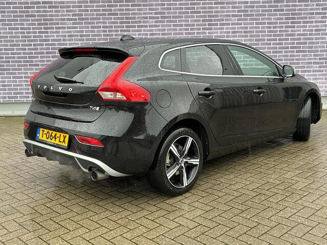 Volvo V40 2.0 T4 R-Design | Adaptieve Cruise Control | Stoelverwarming | Leder | Panoramadak | Parkeercamera | Parkeersensoren |