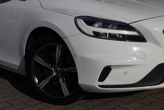 Volvo V40 1.5 T3 Polar+ R-Design | Pano | Camera | Trekhaak |