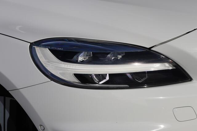 Volvo V40 1.5 T3 Polar+ R-Design | Pano | Camera | Trekhaak |