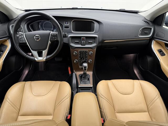 Volvo V40 T2 122pk Nordic+ Luxury / Standkachel / Stoelverwarming / Power seats / Voorruit verwarming / Camera achter /