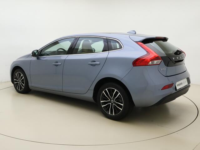 Volvo V40 T2 122pk Nordic+ Luxury / Standkachel / Stoelverwarming / Power seats / Voorruit verwarming / Camera achter /