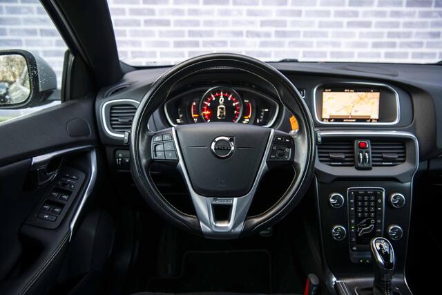Volvo V40 T3 Polar+ Sport | Navi | Panoramadak | Harman Kardon Audio | LED | Camera | Stoelverwarming | Getint Glas | DAB | Keyless | Volvo On Call | 17" LM