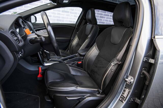 Volvo V40 T3 Polar+ Sport | Navi | Panoramadak | Harman Kardon Audio | LED | Camera | Stoelverwarming | Getint Glas | DAB | Keyless | Volvo On Call | 17" LM