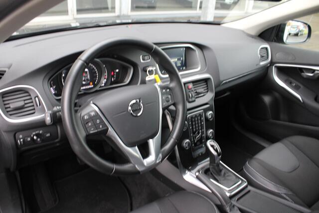 Volvo V40 T2 Automaat Momentum | Verw. Voorstoelen | Standkachel | PDC achter | Spraakbediening | NAP