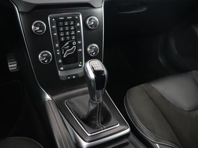 Volvo V40 2.0 T4 Sport | Stoelverwarming | Camera | Leder/Alcantara | Park Assist | Full LED | Navigatie | Climate control | Cruise control