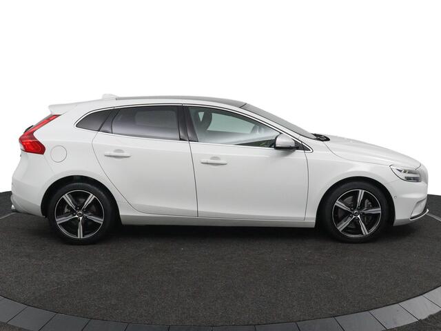 Volvo V40 1.5 T3 Polar+ Sport Panoramadak | Automaat | trekhaak | navigatie| stoelverwarming