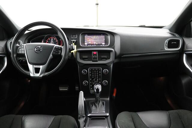 Volvo V40 1.5 T3 Polar+ Sport Panoramadak | Automaat | trekhaak | navigatie| stoelverwarming