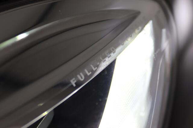 Volvo V40 2.0 T2 Nordic+ R-Design, Leder, Navigatie, Stoelverwarming