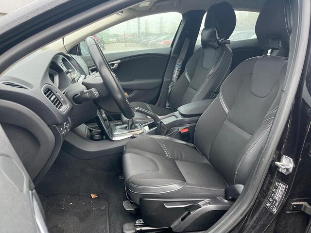 Volvo V40 2.0 T3 150pk Nordic+ | Standkachel | Stoelverwarming | Trekhaak | Climate control | Led koplampen |