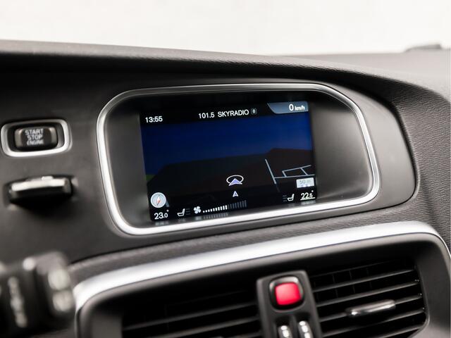 Volvo V40 2.0 D2 R-Design Automaat (NAVIGATIE, VIRTUAL COCKPIT, CLIMATE, LEDER/ALCANTARA, STOELVERWARMING, SPORTSTOELEN, GETINT GLAS, CRUISE, PARKEERSENSOREN, NIEUWE APK, NIEUWSTAAT)
