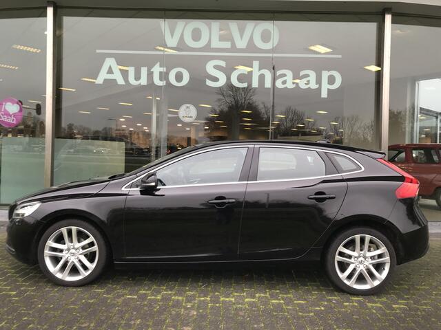 Volvo V40 2.0 D2 Nordic+ Luxury/ Inscription | Rijklaar incl garantie | Panoramadak Keyless entry Trekhaak Standkachel