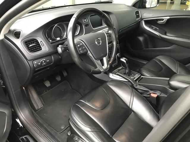Volvo V40 2.0 D2 Nordic+ Luxury/ Inscription | Rijklaar incl garantie | Panoramadak Keyless entry Trekhaak Standkachel