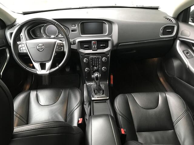 Volvo V40 2.0 D2 Nordic+ Luxury/ Inscription | Rijklaar incl garantie | Panoramadak Keyless entry Trekhaak Standkachel