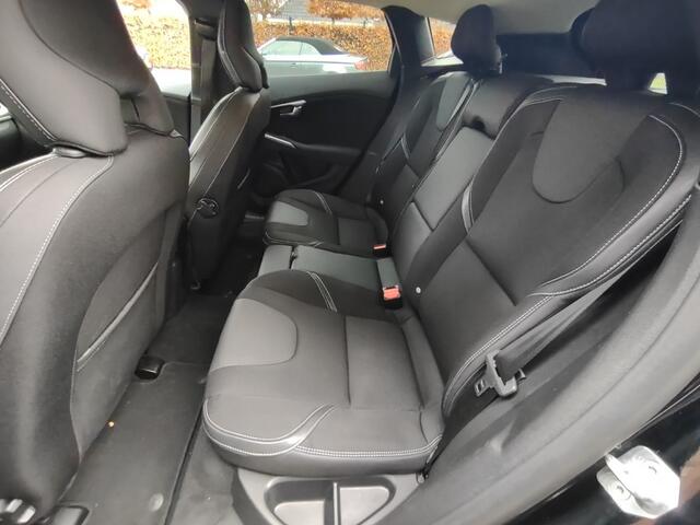 Volvo V40 T3 BLACK-EDITION AUTOMAAT