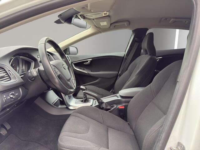 Volvo V40 2.0 T2 Kinetic | Camera + Sensoren | Navigatie | L.M.Velg | 17"Velg | Led koplampen |