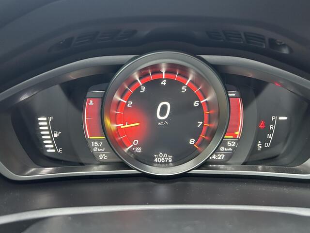 Volvo V40 1.5 T2 Polar+ Navigatie / Climate Control / Parkeer- en stoelverwarming / park assist/ trekhaak