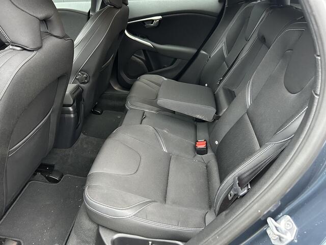 Volvo V40 1.5 T2 Polar+ Navigatie / Climate Control / Parkeer- en stoelverwarming / park assist/ trekhaak