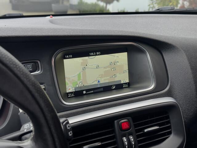 Volvo V40 2.0 T2 OCEAN-RACE R-DESIGN LEDER NAVI AIRCO LED 18 INCH-LMV PDC