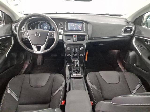 Volvo V40 1.5 T2 Polar+ | Automaat | Navigatie | LED koplampen | Climate control | Stoelverwarming | Cruise control | Volvo On Call | Parkeersensoren achter | 16" velgen | Regensensor |