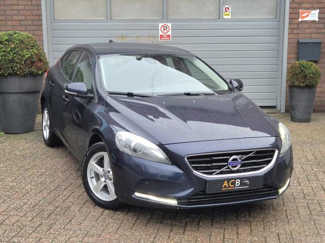 Volvo V40 2.0 T2 Summum Trekhaak, Stof-Leder bekleding.
