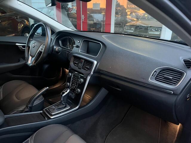 Volvo V40 5 122PK AUTOMAAT Momentum LED/Achteruirijcamera/winterpakket