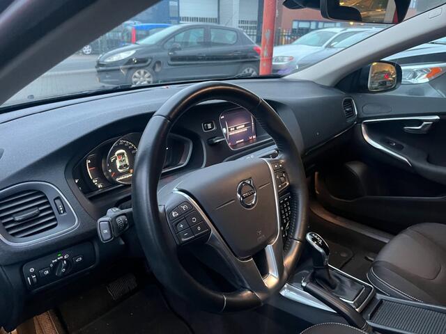 Volvo V40 5 122PK AUTOMAAT Momentum LED/Achteruirijcamera/winterpakket