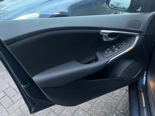 Volvo V40 5 122PK AUTOMAAT Momentum LED/Achteruirijcamera/winterpakket