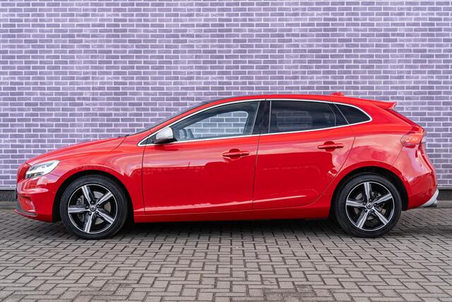 Volvo V40 T3 Automaat Polar+ Sport | Trekhaak | Panoramadak | Camera | Park pilot | Stoelverwarming | DAB+ | Keyless entry | Premium Audio