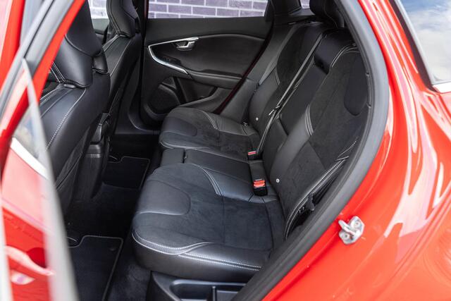 Volvo V40 T3 Automaat Polar+ Sport | Trekhaak | Panoramadak | Camera | Park pilot | Stoelverwarming | DAB+ | Keyless entry | Premium Audio