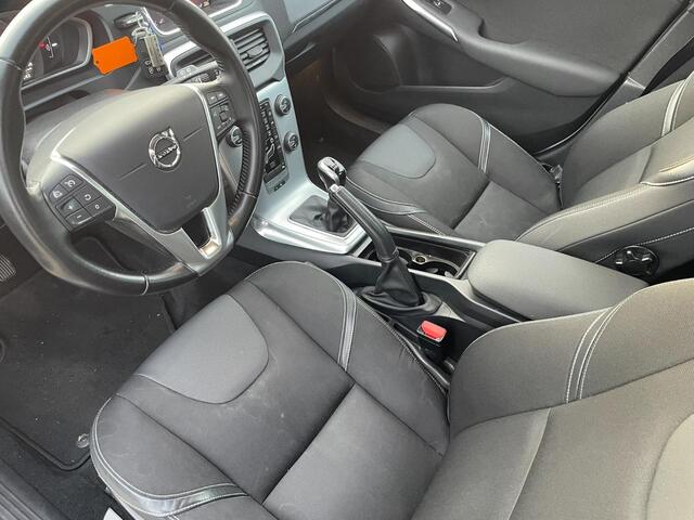 Volvo V40 2.0 T2 Nordic+ | Navigatie | Cruise Control | Climate Control | Stoelverwarming | Parkeersensoren | LED Koplampen | Lichtmetalen velgen