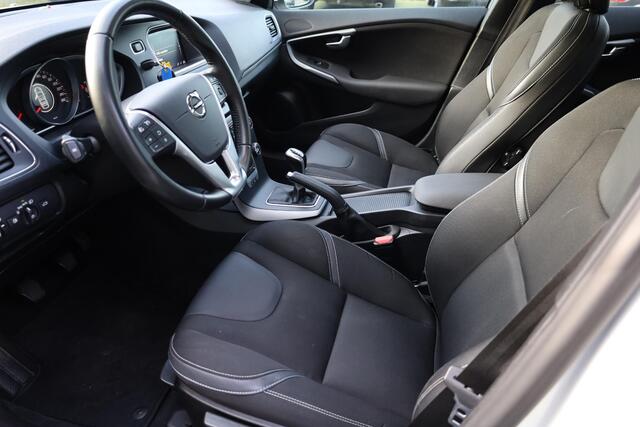 Volvo V40 2.0 T3 Polar+ CAMERA TREKHAAK-AFN. RUIT+STOELVERWARMING 2xPDC 17"LMV FULL-LED HALFLEER CRUISE NAVI CLIMA ENZ.