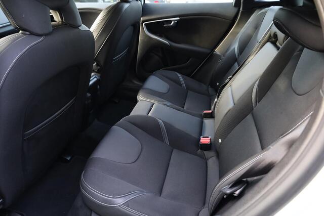 Volvo V40 2.0 T3 Polar+ CAMERA TREKHAAK-AFN. RUIT+STOELVERWARMING 2xPDC 17"LMV FULL-LED HALFLEER CRUISE NAVI CLIMA ENZ.