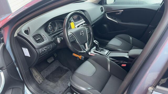 Volvo V40 1.5 T3 Nordic+ AUTOMAAT / TREKHAAK / FULL LED / STANDKACHEL / STOELVERW / NAVI / CLIMA / PDC / BLUETOOTH / CRUISE / NL-AUTO