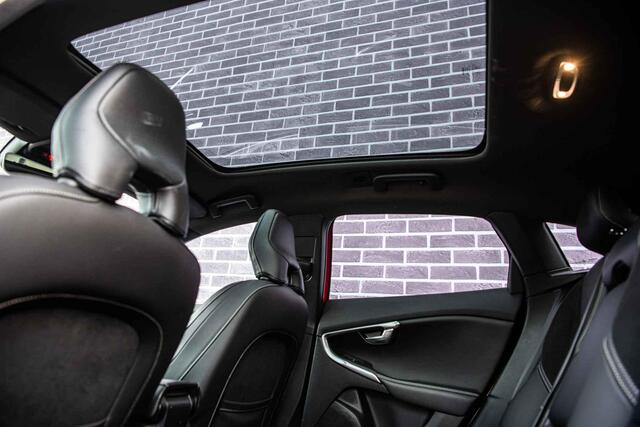 Volvo V40 1.5 T3 Polar+ Sport | Trekhaak | Panorama dak | Harman & Kardon | Achteruitrijcamera | Stoelverwarming | Climate control |