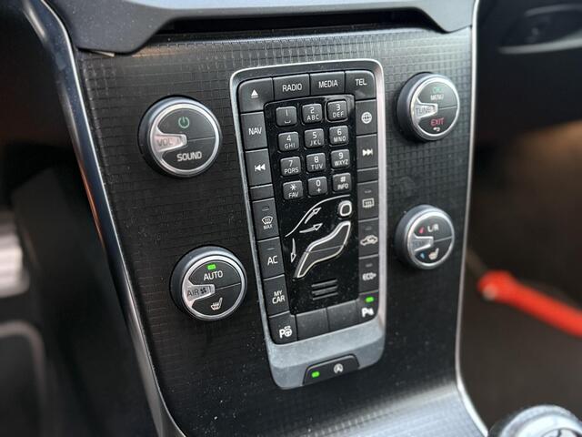 Volvo V40 1.5 T3 Polar+ Sport | Trekhaak | Stoelverwarming | Panoramadak | DAB | Harman/Kardon | Keyless entry/start | Parkeercamera | Extra getint glas |