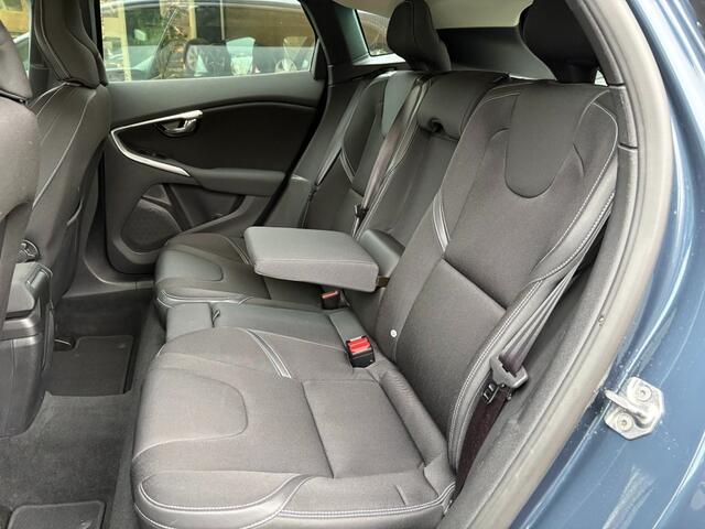 Volvo V40 1.5 T3 MOMENTUM Automaat, LED, Navi, PDC, TrHaak, NAP