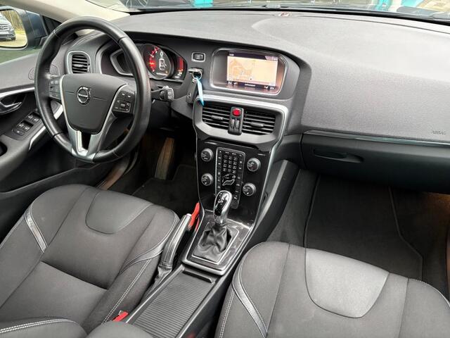 Volvo V40 1.5 T3 MOMENTUM Automaat, LED, Navi, PDC, TrHaak, NAP