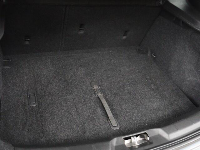 Volvo V40 1.5 T3 Inscription | Leder | Trekhaak | Navigatie | Full LED | Parkeerhulp | Climate control | Bluetooth | Cruise control