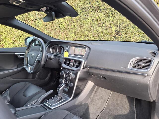 Volvo V40 T3 Polar+ Sport | R-Design | Panoramadak | H&K Audio | Camera | Keyless |