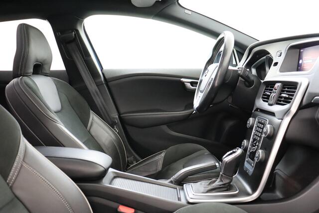 Volvo V40 T3 AUT. POLAR+ SPORT -PANO.DAK|HARMAN/KARDON|KEYLESS|STANDKACHEL|PRIVACY.GLAS|CAMERA|AUT.PARKEREN|TREKHAAK