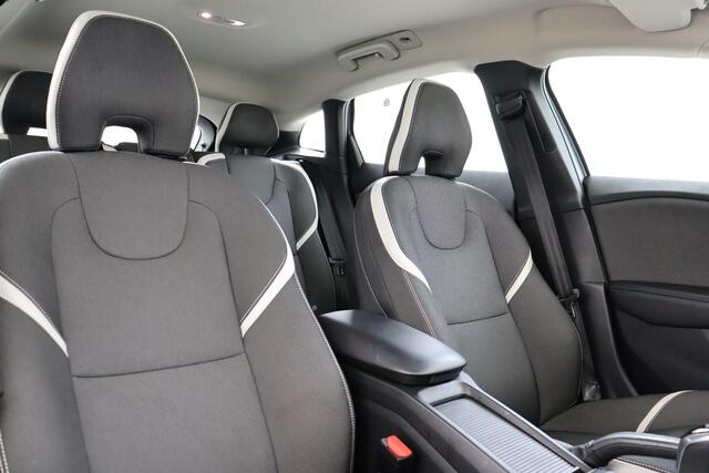 Volvo V40 T3 AUT. DYNAMIC EDITION -CRUISE|VERW.VOORSTOELEN|NAVI|PARK-ASSIST|17"
