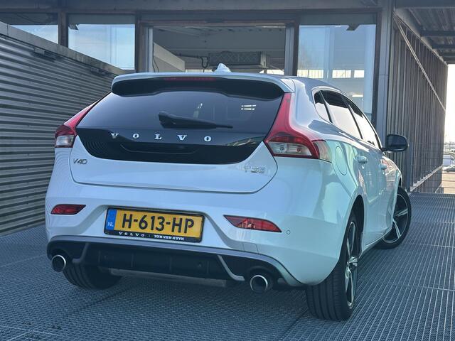Volvo V40 1.5 T3 Polar+ Sport Automaat, R-design, Metallic, Stoelverwarming, Harman Kardon audio, Extra getinte ramen achter, Leder-nubuck bekleding, Panoramadak