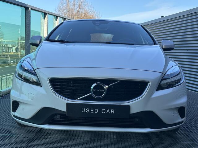 Volvo V40 1.5 T3 Polar+ Sport Automaat, R-design, Metallic, Stoelverwarming, Harman Kardon audio, Extra getinte ramen achter, Leder-nubuck bekleding, Panoramadak