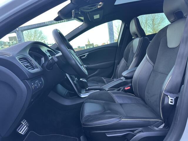 Volvo V40 1.5 T3 Polar+ Sport Automaat, R-design, Metallic, Stoelverwarming, Harman Kardon audio, Extra getinte ramen achter, Leder-nubuck bekleding, Panoramadak