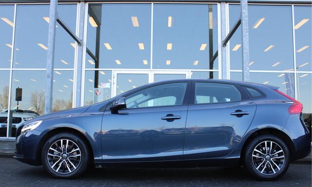 Volvo V40 T2 Momentum | Org. NL | Verw. Voorstoelen | Parkeersensoren achter | | Cruise Control |